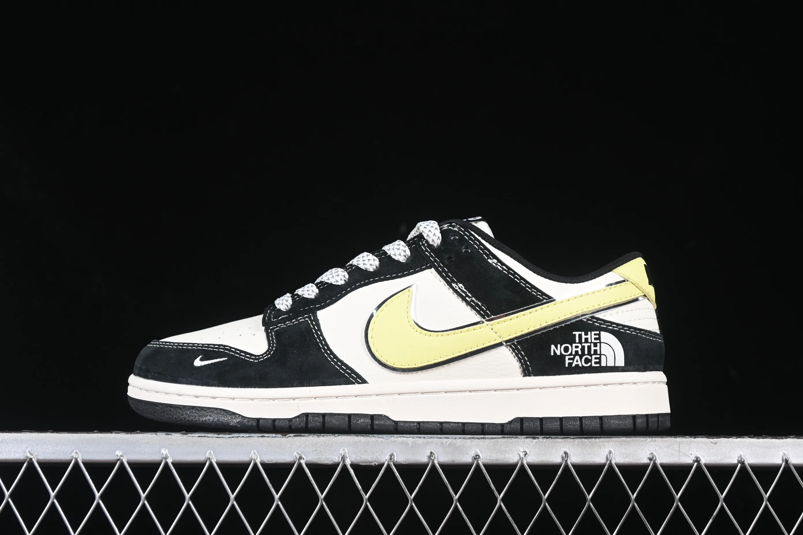 All categories Nk SB Dunk Series Nk SB Dunk Low Low-top sneakers Nk SB Dunk Low North Face joint beige black and yellow hook Anniversary high-end customization Low-top casual sneakers XX3168-113
